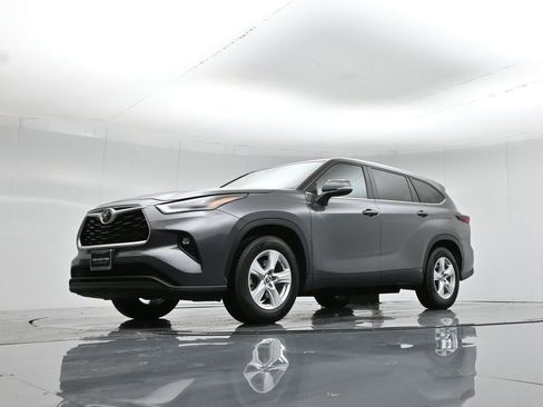 Used 2024 Toyota Highlander LE image 51