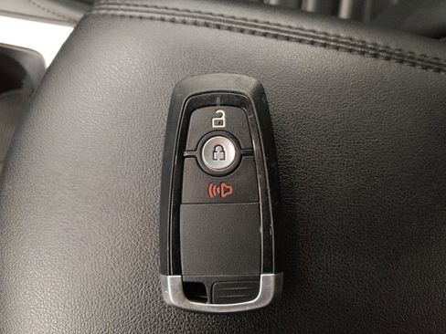 Used 2024 Ford Edge SEL image 32