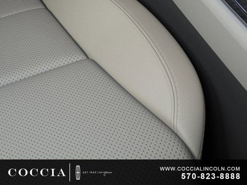 New 2026 Lincoln Aviator AWD image 16