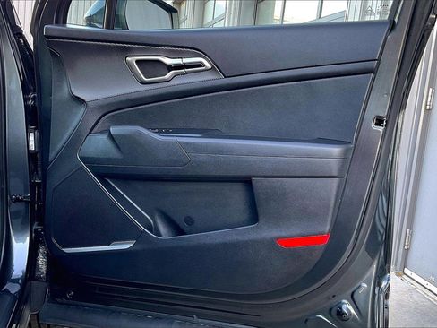 Certified 2025 Kia Sportage LX image 23