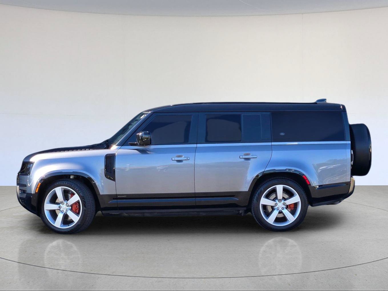 Used 2024 Land Rover Defender 130 X AWD/4WD image 3