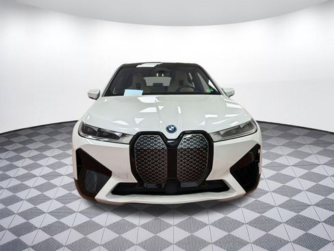 Used 2024 BMW iX xDrive50 w/ Sport Package AWD/4WD image 6