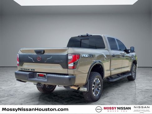Used 2023 Nissan Titan PRO-4X AWD/4WD image 7