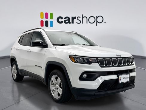 Used 2022 Jeep Compass Latitude w/ Sun and Sound Group AWD/4WD image 7