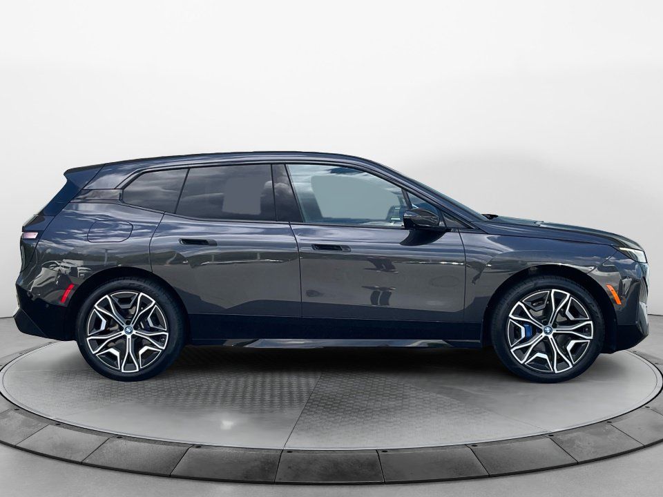 Used 2024 BMW iX xDrive50 w/ Premium Package AWD/4WD image 8