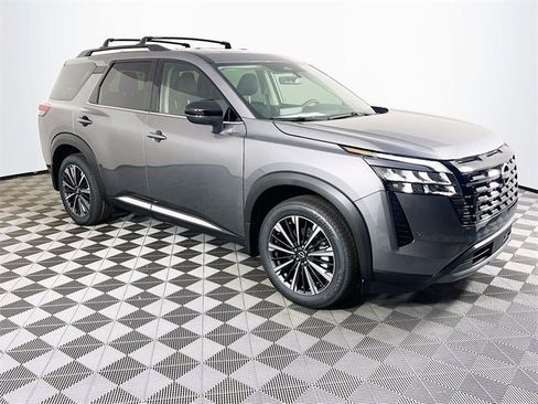 New 2026 Nissan Pathfinder Platinum image 3