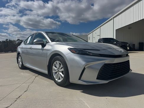 Used 2025 Toyota Camry LE w/ Convenience Package image 1