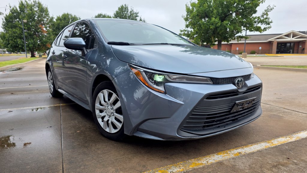 Used 2023 Toyota Corolla LE FWD image 4