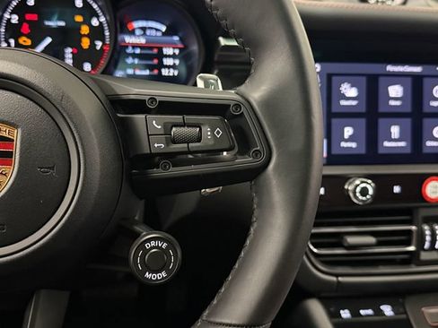 Certified 2026 Porsche Macan AWD/4WD image 18