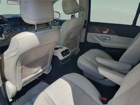 Used 2022 Mercedes-Benz GLS 450 4MATIC image 10