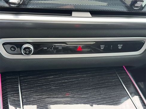 Used 2025 BMW X7 xDrive40i w/ Executive Package image 27