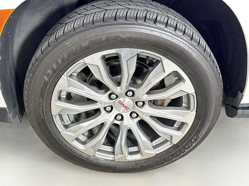 Used 2023 GMC Yukon Denali RWD image 31