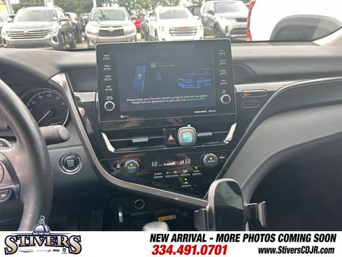 Used 2024 Toyota Camry SE w/ Cold Weather Package FWD image 9
