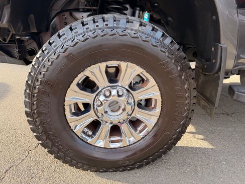 Used 2018 Ford F250 Lariat w/ Chrome Package image 33