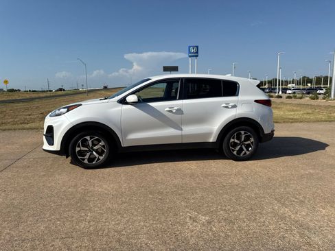Used 2022 Kia Sportage LX FWD image 3