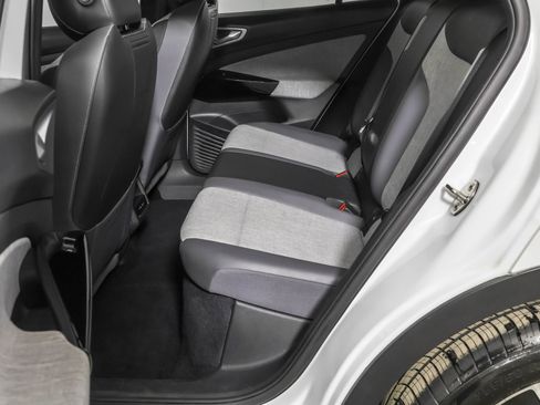 Used 2023 Volkswagen ID.4 Pro image 37