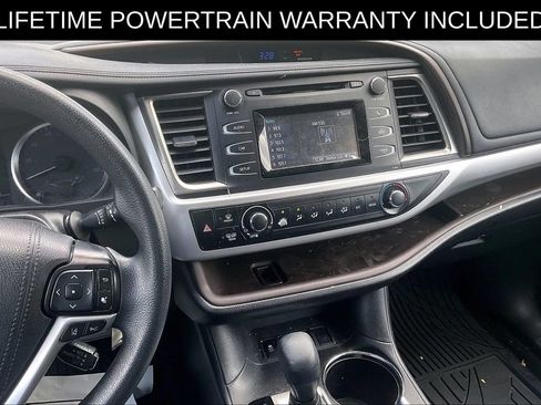 Used 2019 Toyota Highlander LE FWD image 8