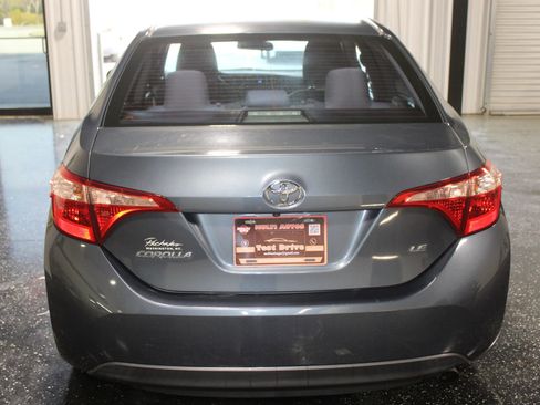 Used 2018 Toyota Corolla LE image 3