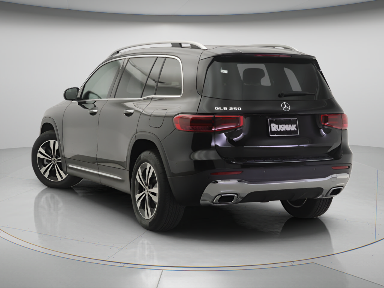 New 2026 Mercedes-Benz GLB 250 image 2