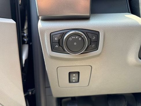 Used 2015 Ford F150 XLT w/ Equipment Group 302A Luxury AWD/4WD image 30