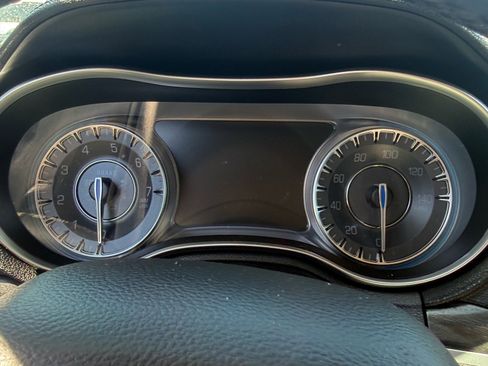 Used 2019 Chrysler 300 Touring L w/ Quick Order Package 22F image 11