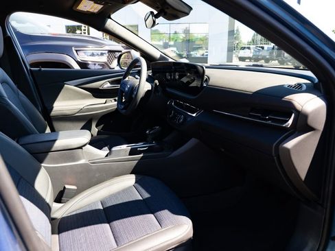 Used 2025 Buick Envista Preferred FWD image 24