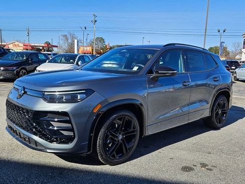 New 2026 Volkswagen Tiguan SE R-Line image 3