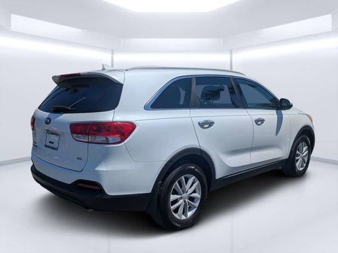Used 2018 Kia Sorento FWD image 3