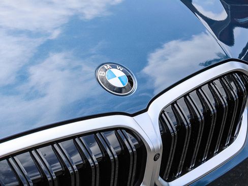 New 2026 BMW 330i Sedan w/ Convenience Package RWD image 8