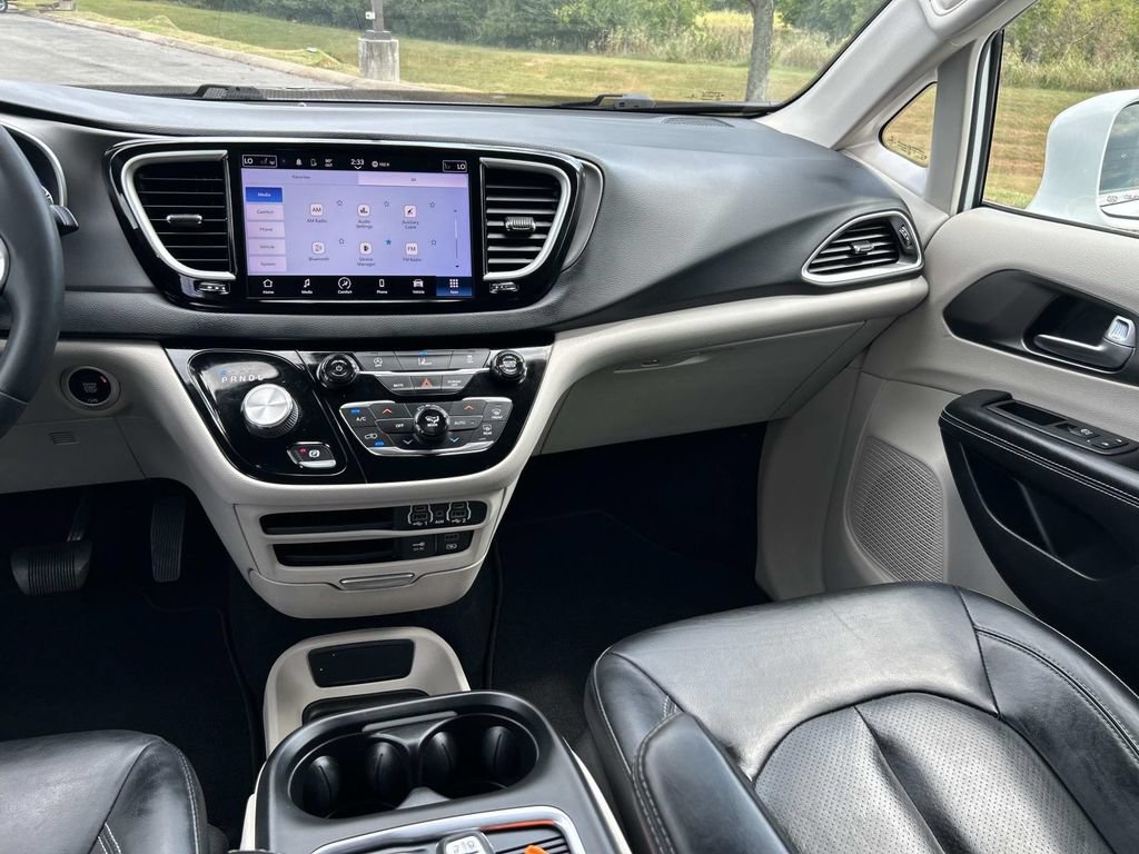 Used 2022 Chrysler Pacifica Touring-L FWD image 23