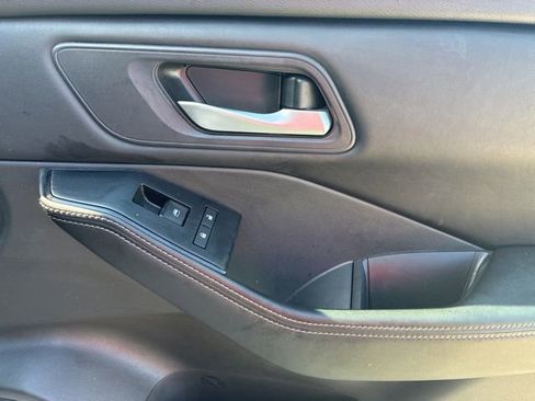 Used 2025 Nissan Rogue SV image 14