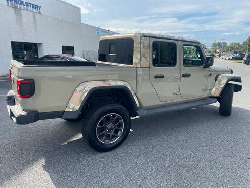 Used 2020 Jeep Gladiator Overland AWD/4WD image 9