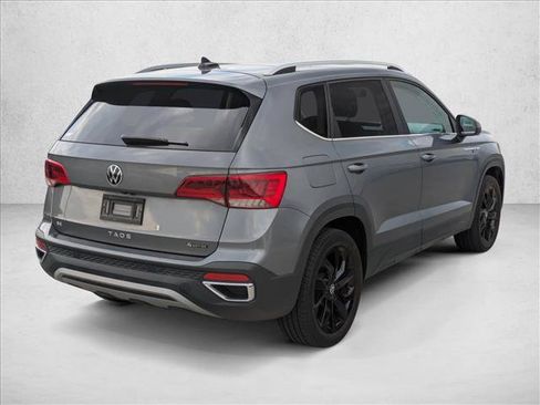 Used 2022 Volkswagen Taos SE w/ Panoramic Sunroof Package AWD/4WD image 5