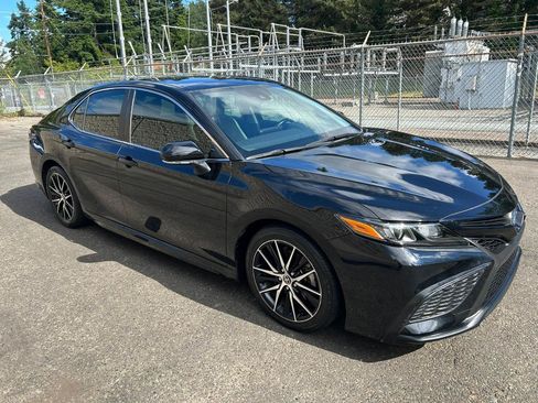Used 2022 Toyota Camry SE w/ Audio Upgrade Package FWD image 3