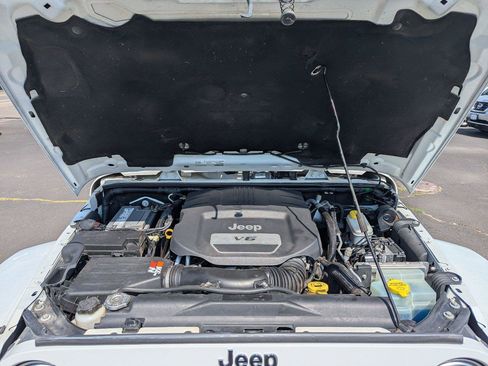 Used 2018 Jeep Wrangler Unlimited Sahara w/ Connectivity Group AWD/4WD image 32