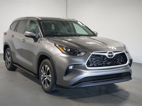 New 2026 Toyota Highlander XLE image 3