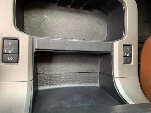 Used 2010 Toyota Sequoia Platinum RWD image 39