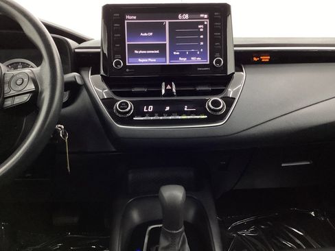 Used 2022 Toyota Corolla LE FWD image 29