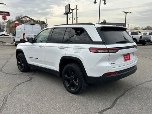Used 2023 Jeep Grand Cherokee Altitude AWD/4WD image 5