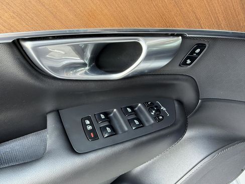 Used 2024 Volvo XC90 B6 Plus image 11