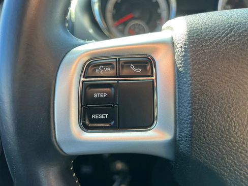 Used 2014 Dodge Grand Caravan SXT w/ UConnect Hands-Free Group FWD image 18