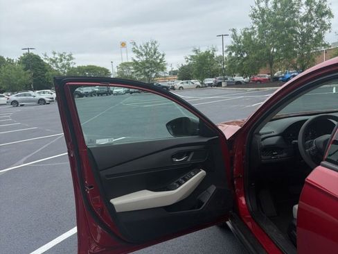 Certified 2025 Honda Accord SE image 10