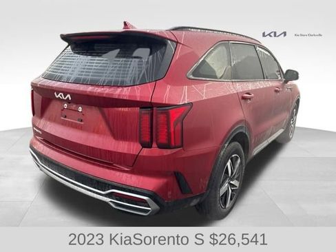 Used 2023 Kia Sorento S w/ Panoramic Sunroof Package image 7