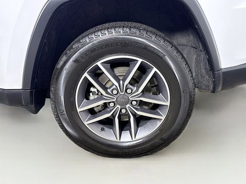 Used 2022 Jeep Grand Cherokee Limited image 30