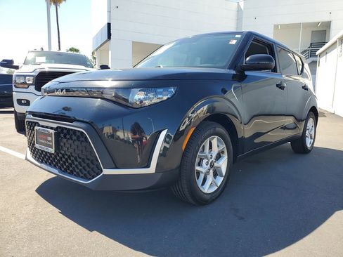 Used 2023 Kia Soul S image 2