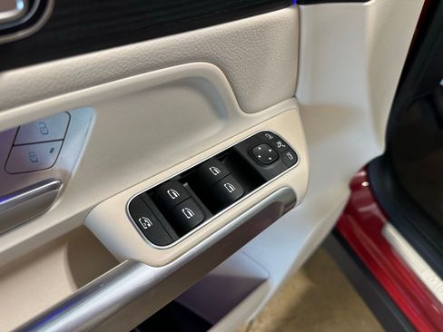 Used 2021 Mercedes-Benz GLB 250 w/ Premium Package image 13