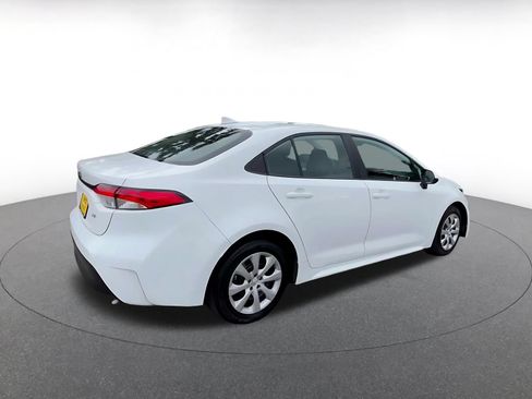 Used 2025 Toyota Corolla LE FWD image 12