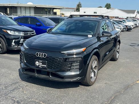Used 2025 Audi Q6 e-tron Premium Plus w/ Premium Plus AWD/4WD image 5