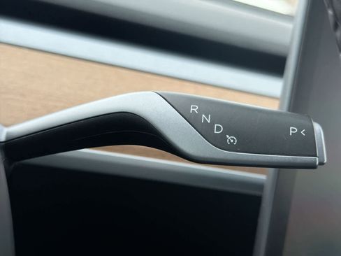 Used 2022 Tesla Model Y Long Range image 27