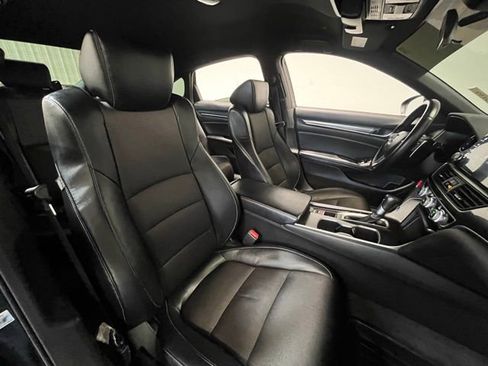 Used 2018 Honda Accord Sport image 9